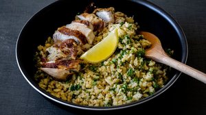 Frango grelhado com arroz de couve-flor (Imagem: Let Geo Create | Shutterstock)