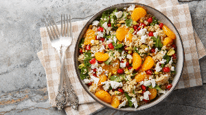 Salada de quinoa com ricota e tangerina (Imagem: Sergii Koval | Shutterstock)