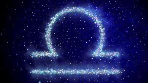 O planeta regente simboliza a maneira como a energia de cada signo se manifesta no cotidiano (Imagem: New África | Shutterstock)