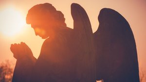 O anjo guardião de cada signo atua como guia, protetor e inspirador ao longo da vida (Imagem: UMB-O | Shutterstock)
