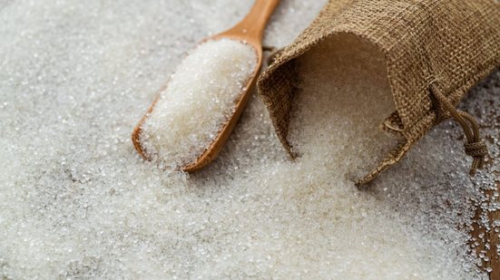 O banho de açúcar carrega uma simbologia singular que ajuda a atrair doçura, sorte e harmonia (Imagem: hxdbzxy | Shutterstock)