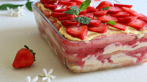 Tiramisù de morango (Imagem: Grazziela | Shutterstock)
