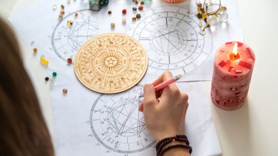 Cada pessoa possui um ascendente único, calculado a partir do horário e local de nascimento (Imagem: Anuta23 | Shutterstock)