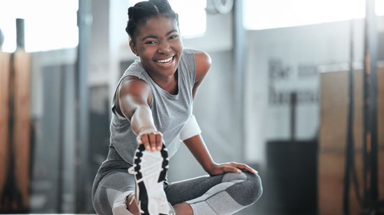 Uma rotina mais ativa pode impactar diretamente energia, sono e qualidade de vida (Imagem: PeopleImages | Shutterstock)