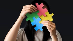 O diagnóstico tardio pode impactar a saúde emocional ao longo da vida (Imagem: StockLab | Shutterstock)