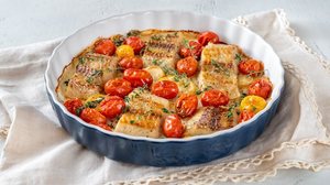 Bacalhau de forno com tomate-cereja (Imagem: Alexander Prokopenko | Shutterstock)