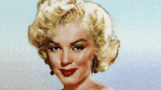 Alguns detalhes do visual de Marilyn Monroe resistiram ao tempo e ganharam novas releituras nos últimos anos  (Imagem: spatuletail | Shutterstock)