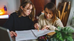 Estudar biologia exige estratégia, organização e compreensão dos processos (Imagem: Miljan Zivkovic | Shutterstock)