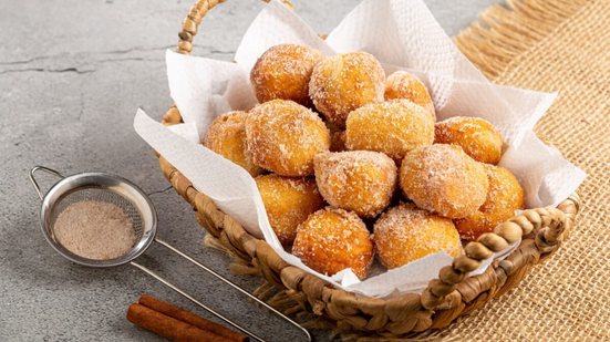 Bolinho de chuva tradicional (Imagem: WS-Studio | Shutterstock)