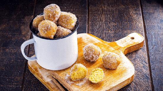 Bolinho de chuva (Imagem: RHJPhtotos | Shutterstock)