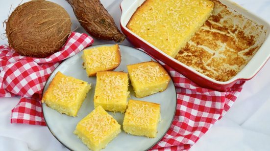 Bolo de mandioca com coco (Imagem: Amallia Eka | Shutterstock)