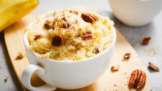 Bolo de caneca proteico: 3 receitas fáceis para o lanche da tarde