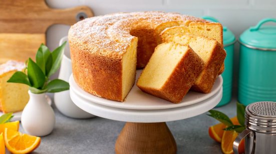 Bolo de liquidificador de laranja (Imagem: Elena Veselova | Shutterstock)