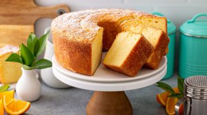 Bolo de liquidificador de laranja (Imagem: Elena Veselova | Shutterstock)