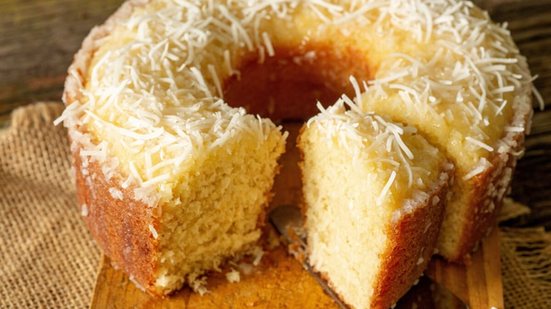 Bolo de coco (Imagem: Estudio Originar | Shutterstock)