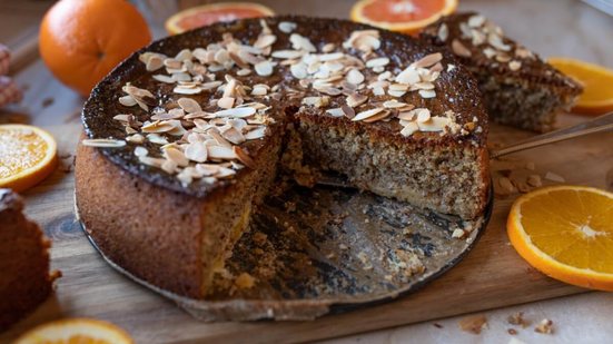 Bolo de laranja e amêndoas sem glúten de liquidificador (Imagem: Angelika Heine  | Shutterstock)