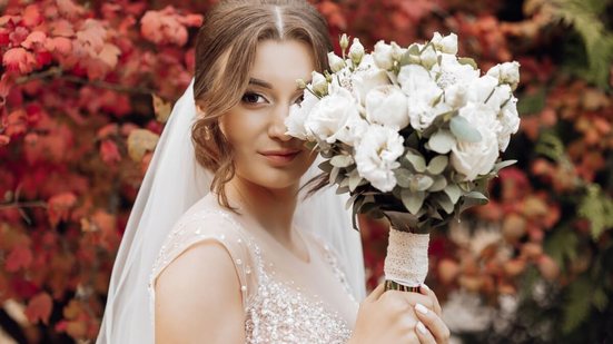 O estilo Bridal Glow realça a beleza natural da noiva (Imagem: DocPhotos | Shutterstock)