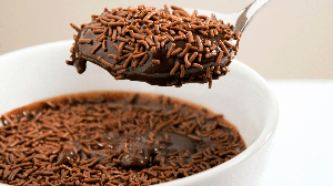 Brigadeiro cremoso de colher (Imagem: Giovanna Balzano | Shutterstock)