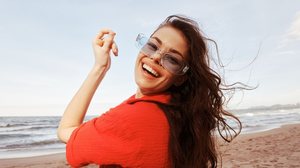 O pós-férias é um momento estratégico para avaliar a saúde do cabelo (Imagem: ShotPrime Studio | Shutterstock)