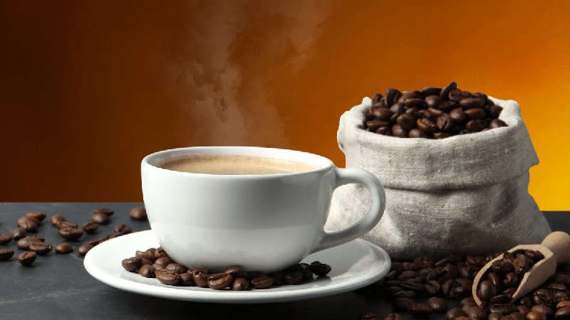 Café dá mais energia? Entenda como a bebida age no organismo e os cuidados ao consumi-la