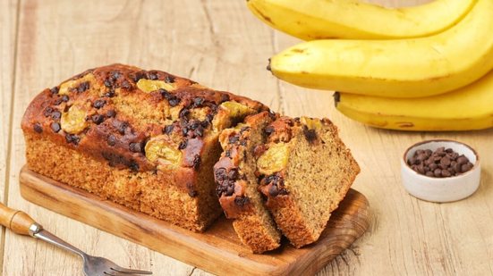 Bolo de banana com gotas de chocolate (Imagem: Nunung Noor Aisyah | Shutterstock)