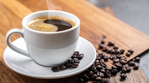Consumido com moderação, o café protege o coração e o metabolismo (Imagem: Meilan Photography | Shutterstock)