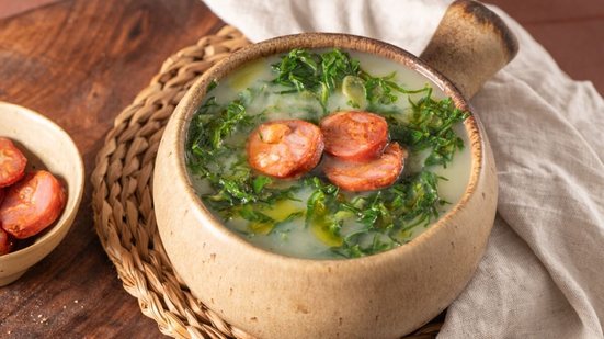 Caldo verde tradicional (Imagem: AnaMarques | Shutterstock)
