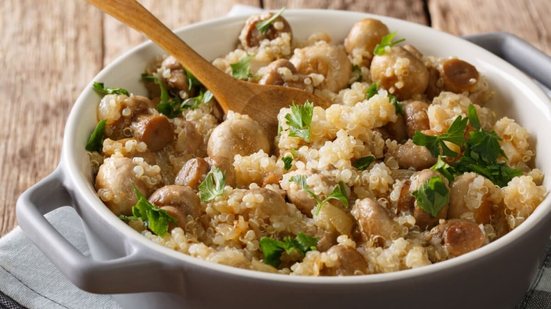 Quinoa com cogumelo (Imagem: Sergii Koval | Shutterstock)