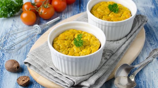 Suflê de cenoura e endro  (Imagem: vkuslandia | Shutterstock)