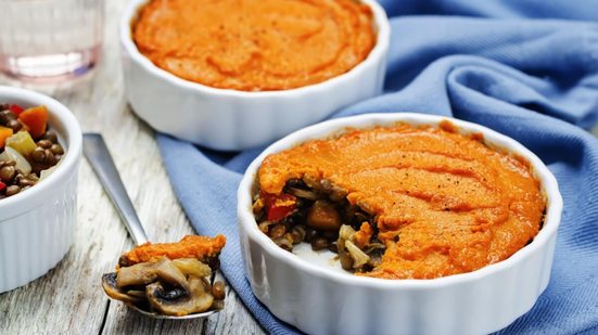 Escondidinho de abóbora com cogumelo e lentilha (Imagem: Nataliya Arzamasova | Shutterstock)