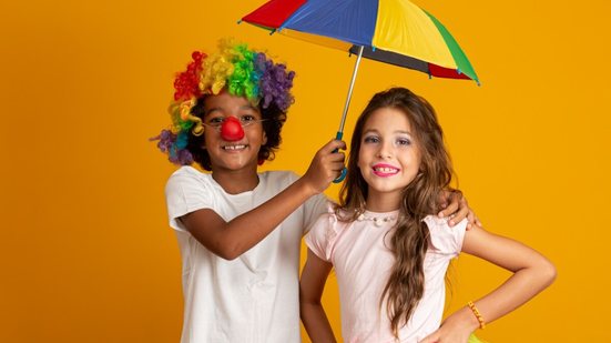 O Carnaval também pode ser uma experiência inclusiva e prazerosa para crianças autistas (Imagem: Bernardo Emanuelle | Shutterstock)