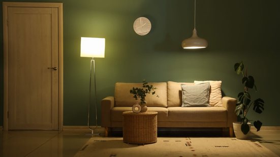A temperatura e os diferentes tipos de luz influenciam o clima do ambiente (Imagem: Pixel-Shot | Shutterstock)
