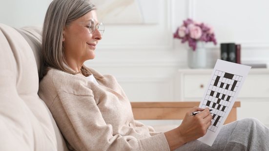 Atividades simples ajudam a manter a mente ativa mesmo no descanso (Imagem: New Africa | Shutterstock)