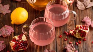 Chá de romã com limão-siciliano (Imagem: Tetiana Shumbasova | Shutterstock)