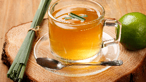Chá de capim-santo com limão (Imagem: Adao | Shutterstock)