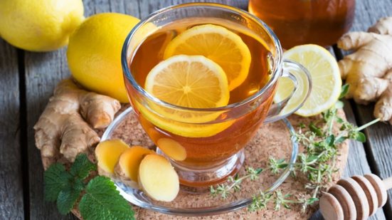 Chá de gengibre com limão (Imagem: Madeleine Steinbach | Shutterstock)