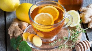 Chá de gengibre com limão (Imagem: Madeleine Steinbach | Shutterstock)