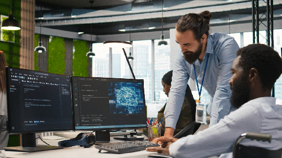 A tecnologia deixou de ser exclusividade das grandes companhias e já transforma negócios de todos os portes (Imagem: DC Studio | Shutterstock)