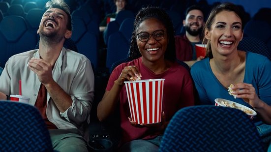 De animações nacionais a live-actions épicos, o cinema reserva opções variadas para o público nesta primeira semana de junho de 2026 (Imagem: Drazen Zigic | Shutterstock)