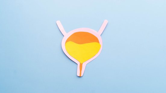 Cistite se torna mais frequente após a menopausa devido às mudanças hormonais (Imagem: Orawan Pattarawimonchai | Shutterstock)