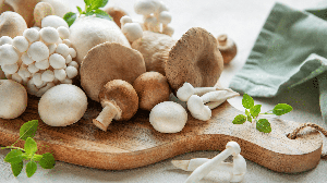 Variedades de cogumelos passaram a fazer parte da rotina de muitos brasileiros (Imagem: Olena Rudo | Shutterstock)