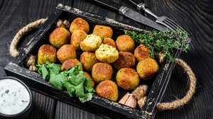 Bolinho de grão-de-bico (Imagem: Mironov Vladimir | Shutterstock)