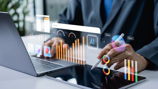 Pequenos negócios ganham novas possibilidades com o uso da Inteligência Artificial (Imagem: Father - Studio | Shutterstock)