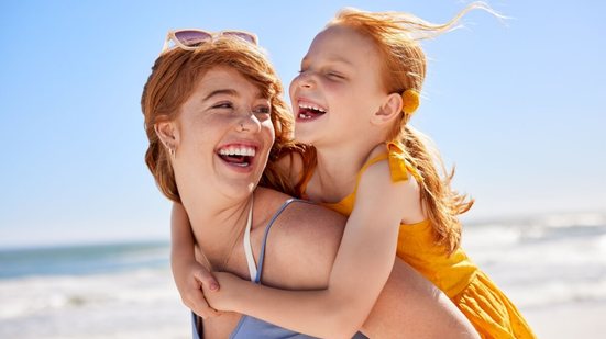 Contato frequente com água durante o verão pode causar incômodo no ouvido se alguns cuidados não forem adotados (Imagem: Rido | Shutterstock)