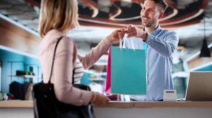 Saber fidelizar clientes é essencial para o crescimento dos negócios (Imagem: Andrey_Popov | Shutterstock)