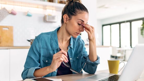 A pressão pela aprovação pode impactar a saúde mental (Imagem: Josep Suria | Shutterstock)