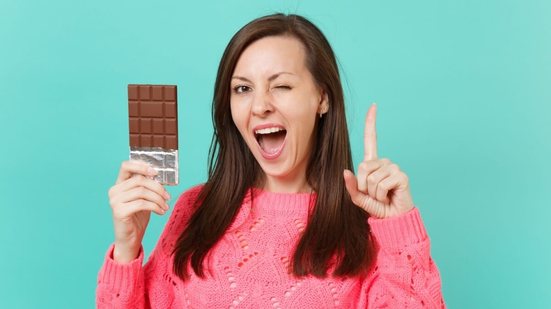 Os chocolates podem conter diversos alérgenos capazes de desencadear reações (Imagem: ViDI Studio | Shutterstock)