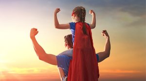 O comportamento dos pais também é moldado pela influência dos astros (Imagem: Yuganov Konstantin | Shutterstock)