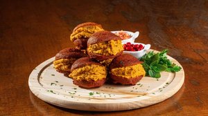 Compreender o valor da comida afro-brasileira é reconhecer seu papel como um dos pilares da cultura nacional (Imagem: Igor Vilela Rotundo | Shutterstock)