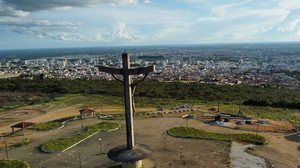 Vitória da Conquista é a terceira maior cidade da Bahia e tem completa infraestrutura e opções de lazer para os turistas (Imagem: Felinto A Frota Lopes | Shutterstock)
